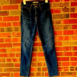 Levi’s 721 High Rise Skinny Jean 27